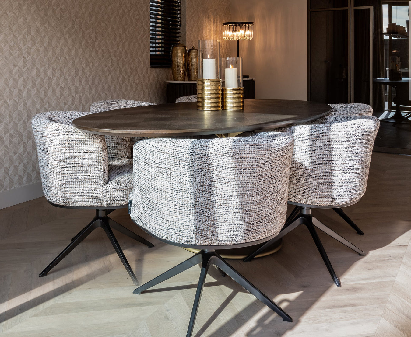Moderne en industriele eetkamerstoelen