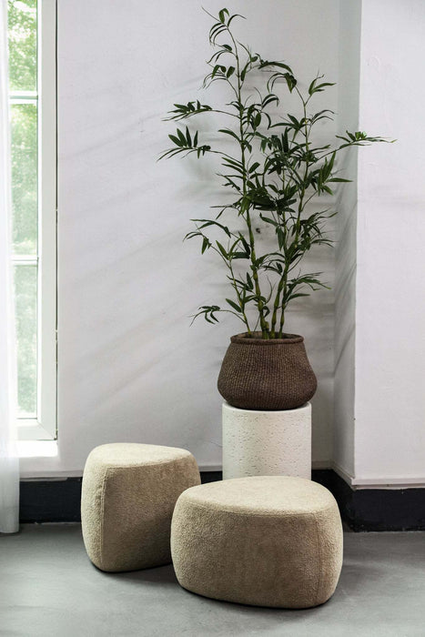 Miho Beige stoffen poef grote driehoekige steen