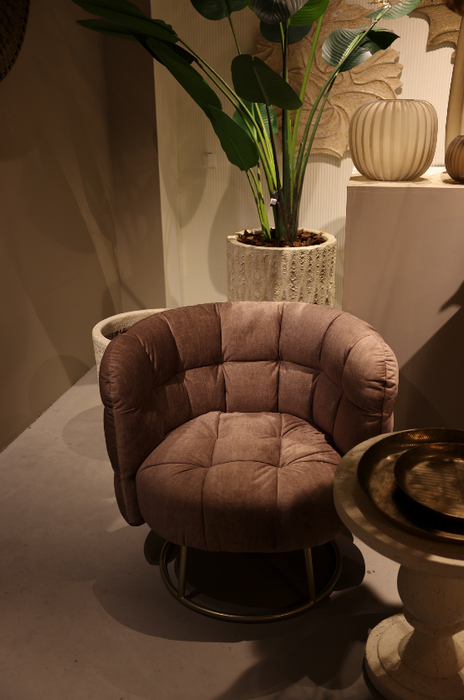 Fluffy Pink armchair vogue 3 antelope gold base
