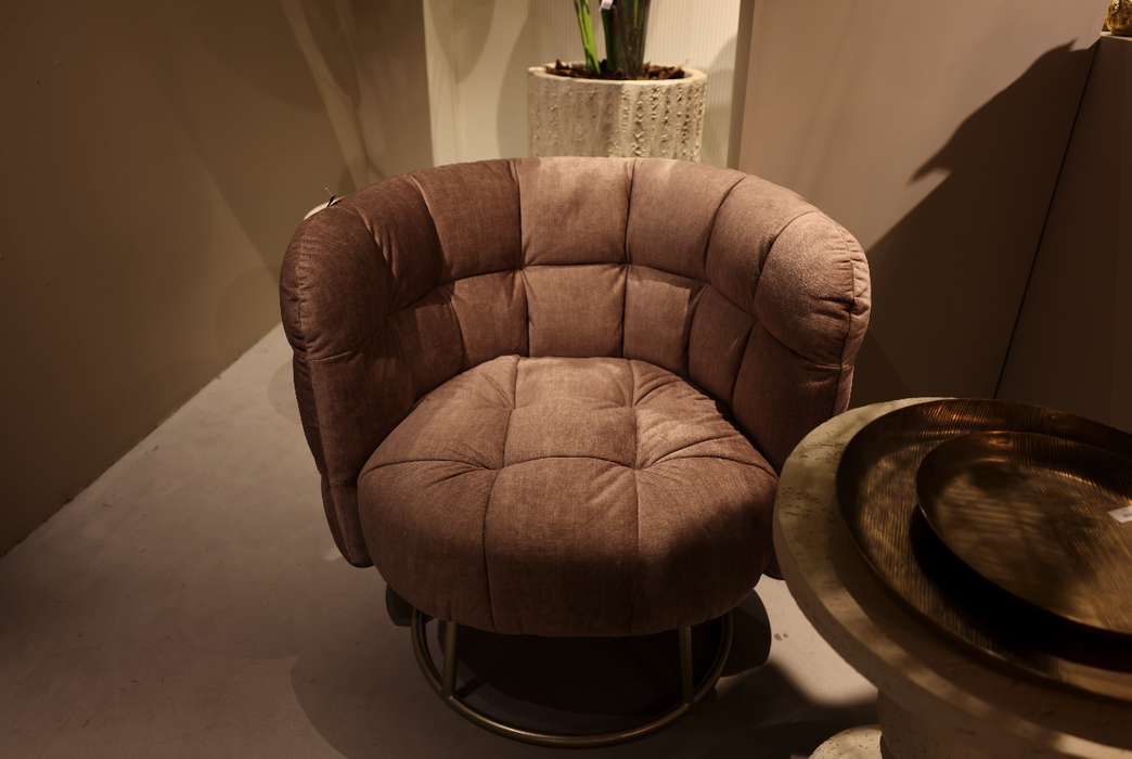 Fluffy Pink armchair vogue 3 antelope gold base